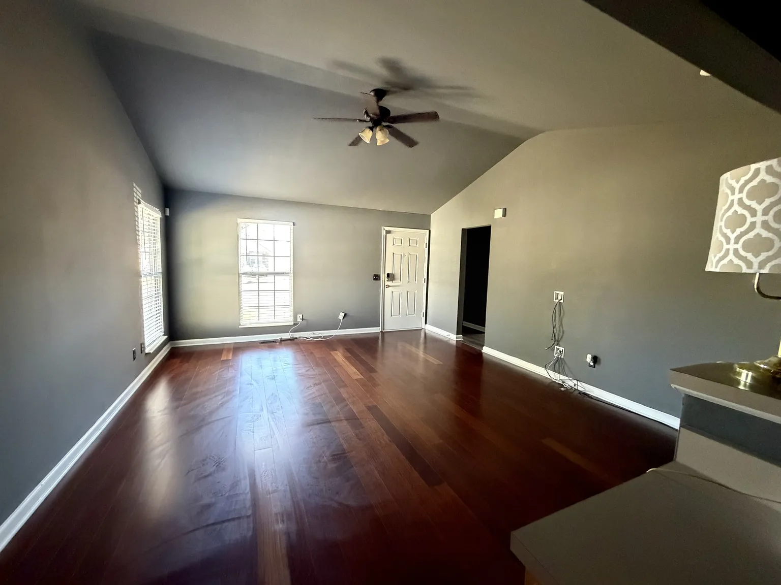 3 bed, 2.0 bath, 1233 sqft, $1,950 — Photo 2