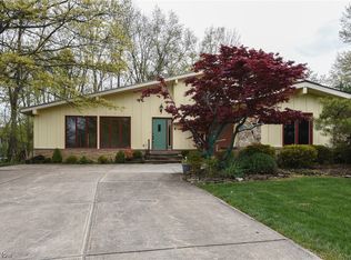 8089 Forest Ct, North Royalton, OH 44133