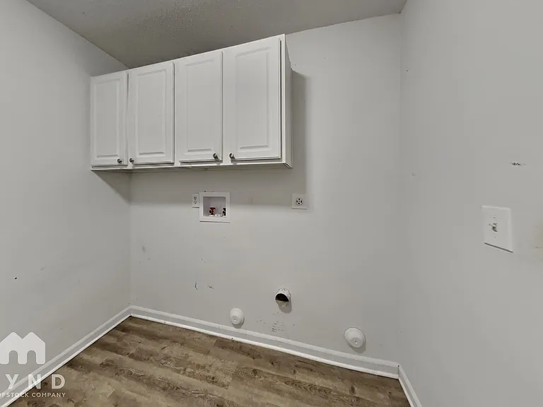 4076 Clovelly Dr — Photo 19