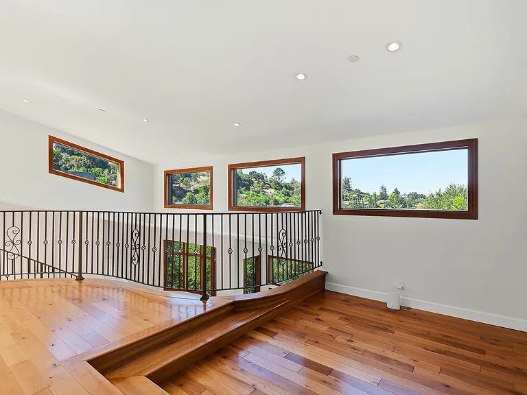3911 Pepper Tree Ct — Photo 45