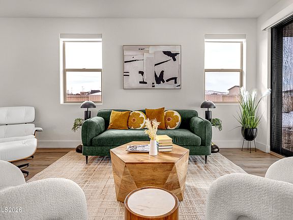 3rd image of 815 N Thunder Butte Ct