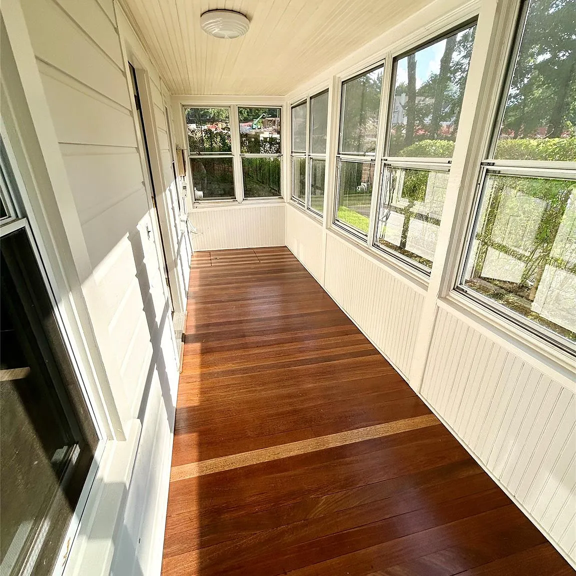 2 bed, 1.0 bath, 575 sqft, $2,400 — Photo 2