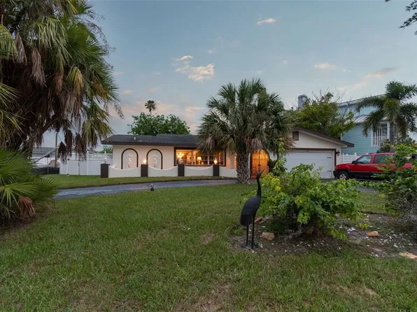 675 115th Ave, Treasure Island, FL 33706