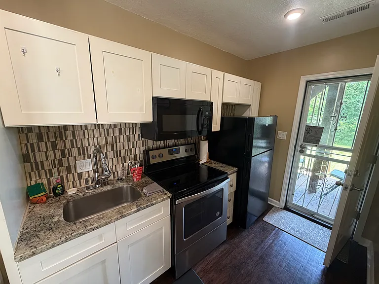 3237 Garfield Ave #1B — Photo 6