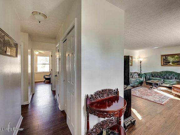2nd image of 112 Venetian Way