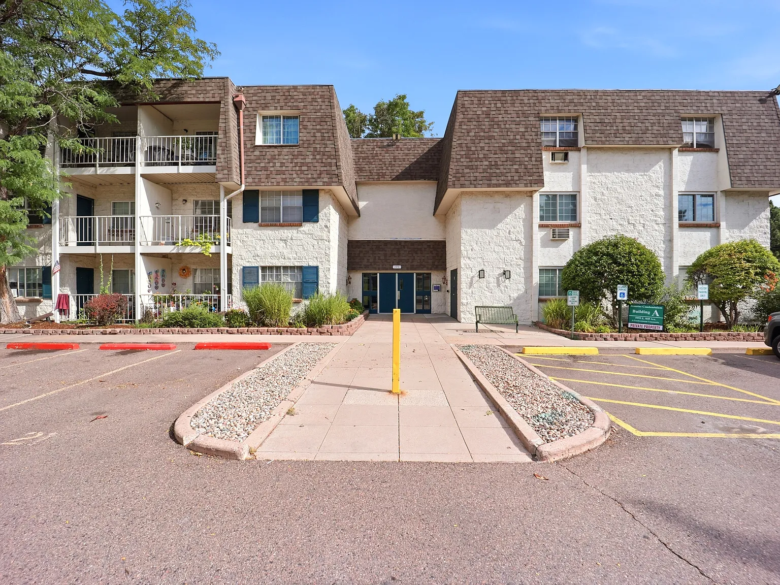 2 bed, 732 sqft, $1,890 — Photo 3