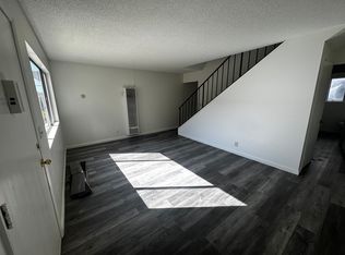 320-320 S Steckel Dr #320B, Santa Paula, CA 93060