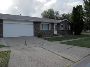 500 Indian Ridge Trl, Rossford, OH 43460