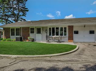 2 Guilford Ct UNIT B, Ridge, NY 11961