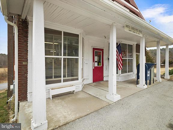 4th image of 233 Grist Mill Rd