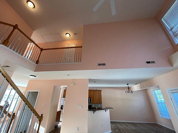 4th image of 1003 Parkland Pl