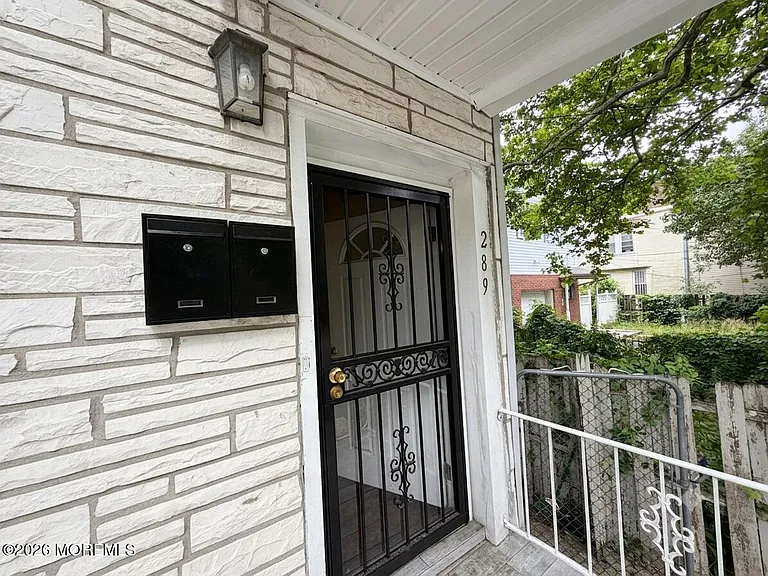 289 Rose St — Photo 2