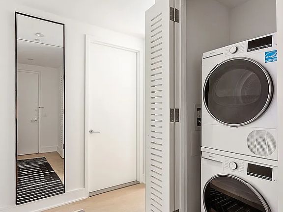 4th image of 4322 Queens St #6E