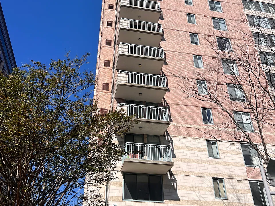 851 N Glebe Rd #1