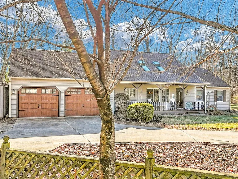 1705 Lake Shore Dr — Photo 4