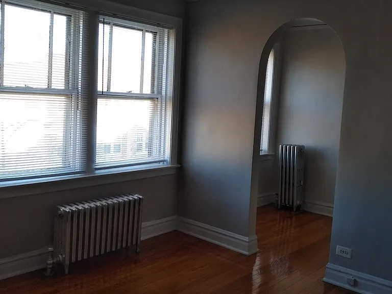 4635 N Lowell Ave #5 — Photo 2