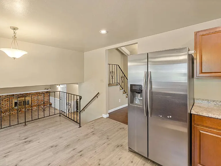 1401 Sanderson Ave — Photo 12