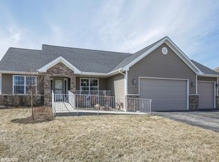 2453 Dean St, Sycamore, IL 60178