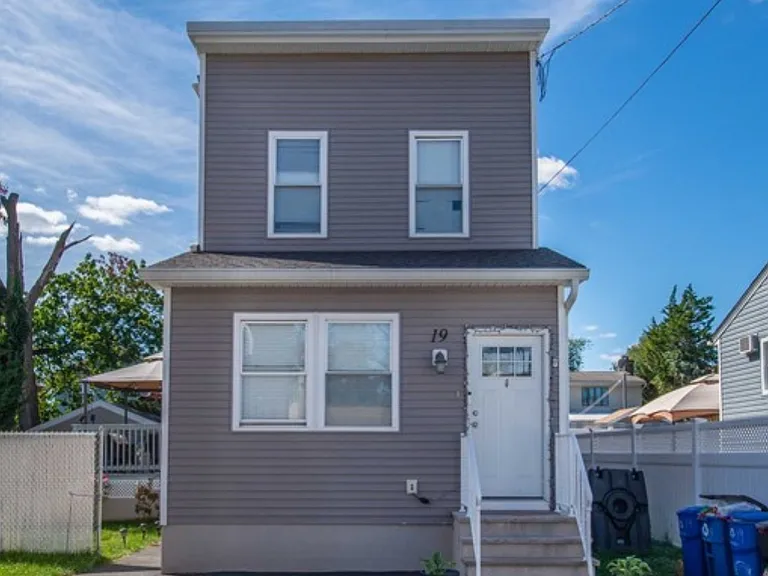19 Chestnut St — Photo 1