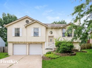503 Woodson Ln, Greenwood, MO 64034