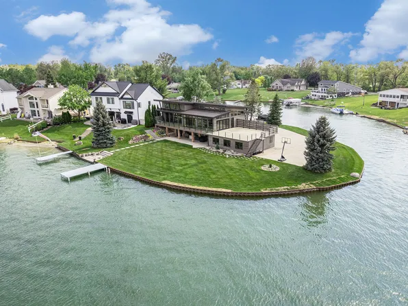 126 Robindale Ct, Brooklyn, MI 49230