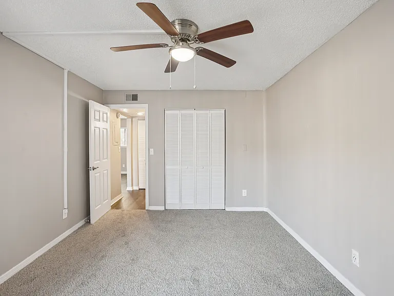 Meridian Luxury Condominiums — Photo 42