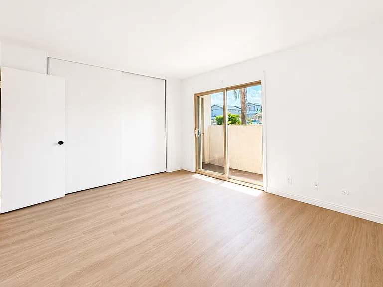 2545 Fairmount Ave #9 — Photo 10
