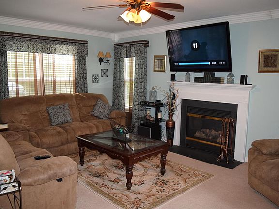 3rd image of 213 Hawthorne Village Ct