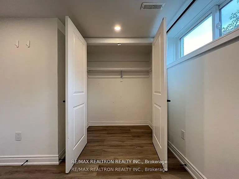 25 Emperor St #BASEMENT — Photo 10