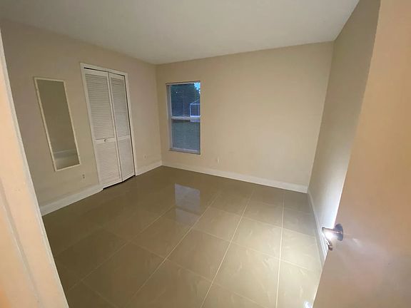 5th image of 2693 Chatham Cir