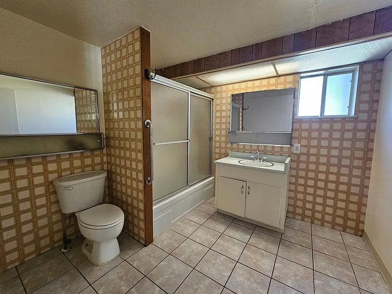 410 E Spear St — Photo 7