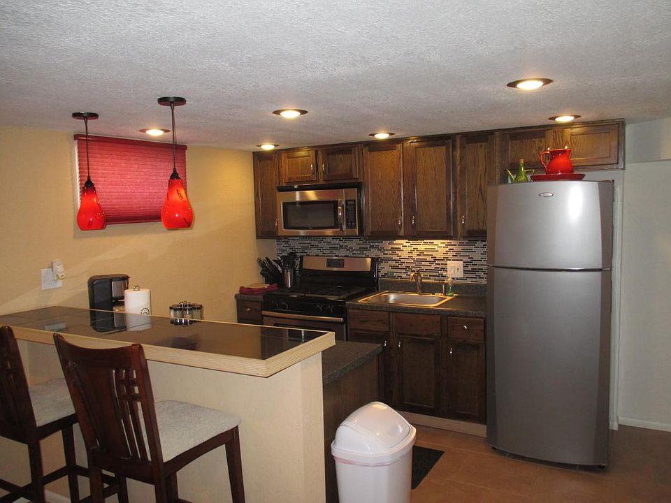 Full kitchen