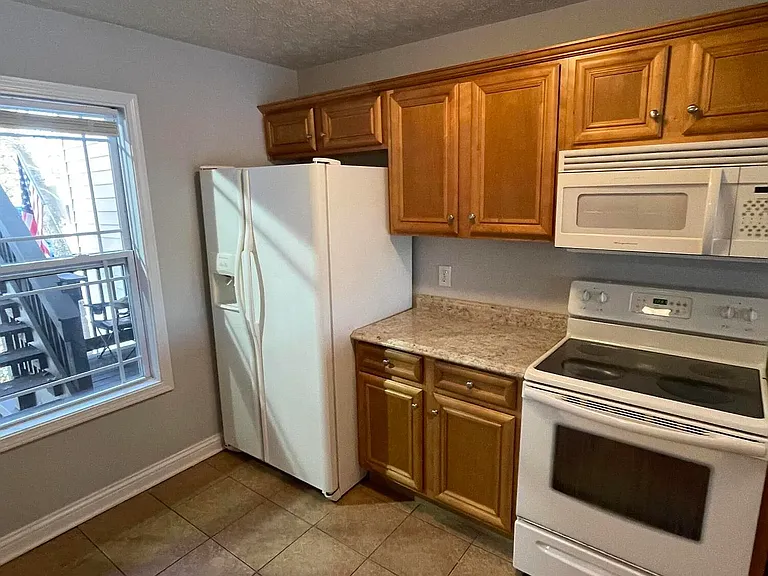 2414 Lake Park Rd — Photo 13