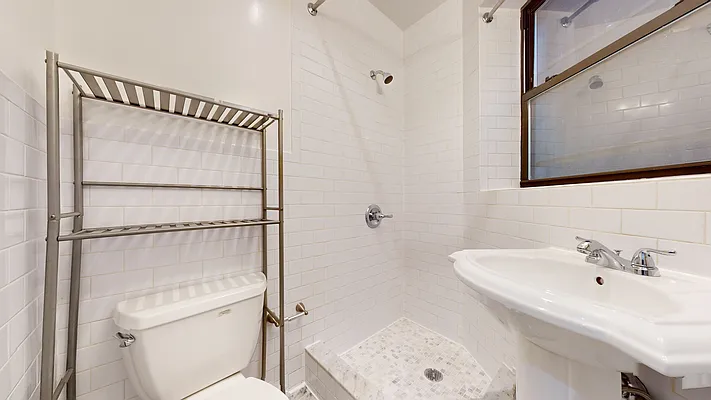 Rented by Bond New York | media 8