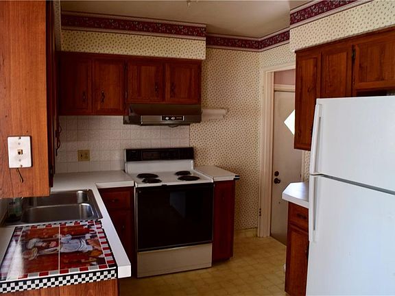 4th image of 2475 Parkview Dr