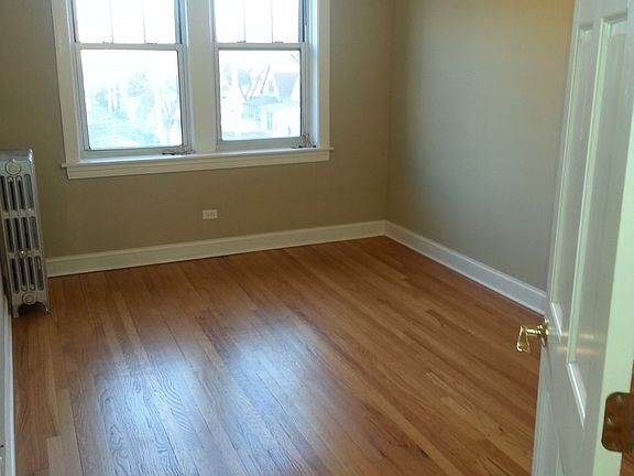 2nd image of 3556 N Keeler Ave #3C