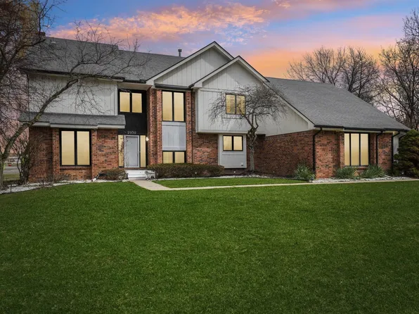 2932 Constitution Ct, West Bloomfield, MI 48322