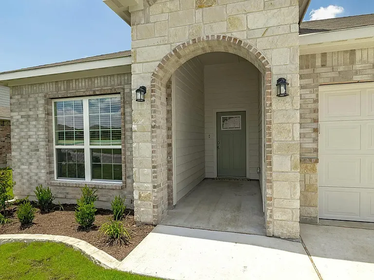 1214 Carnaby Dr — Photo 2