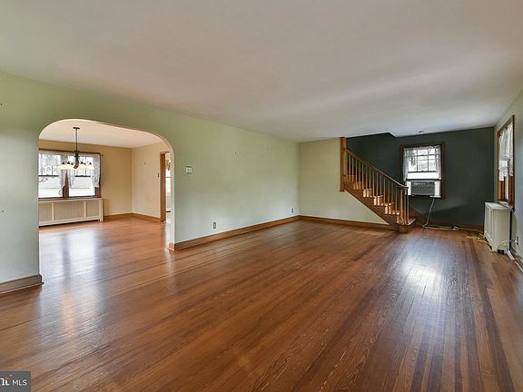 3rd image of 53 W Reliance Rd