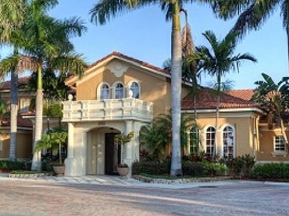 1213 E Villa Cir #1213
