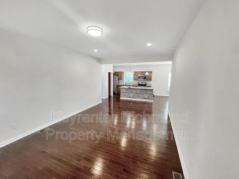 406 Bridge Creek Ct — Photo 12