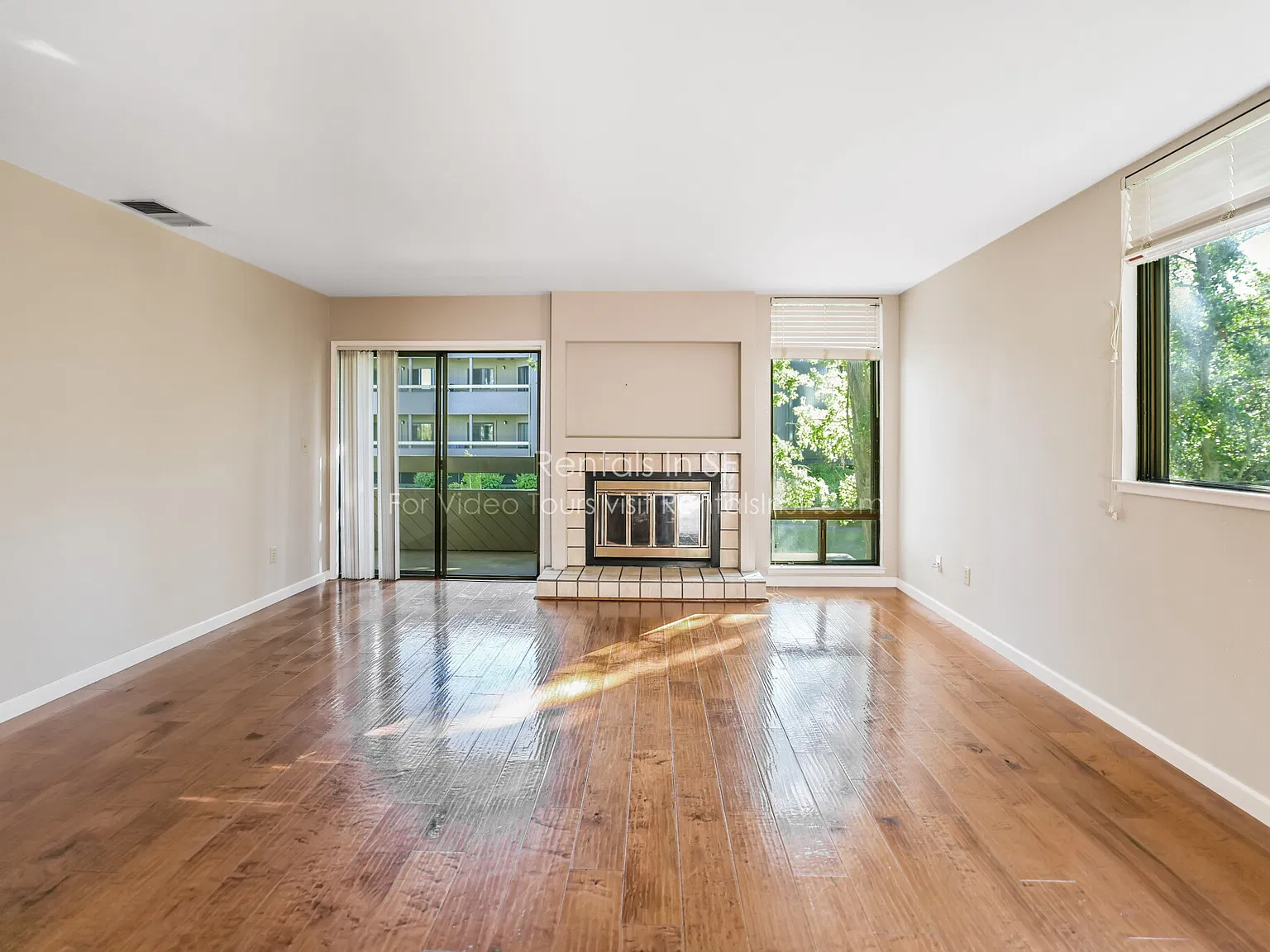 2 bed, 2.0 bath, 1200 sqft, $4,500 — Photo 3