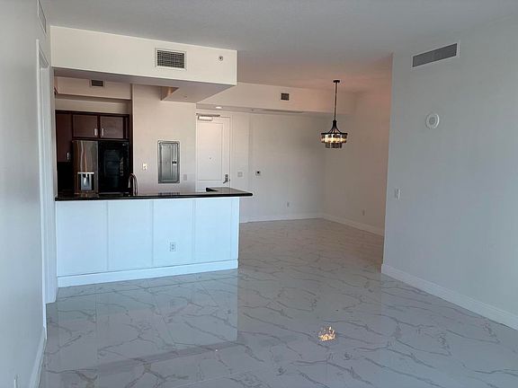 3rd image of 403 S Sapodilla Ave #Penthouse 1-7
