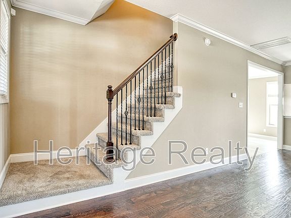 5th image of 2647 Willow Ave