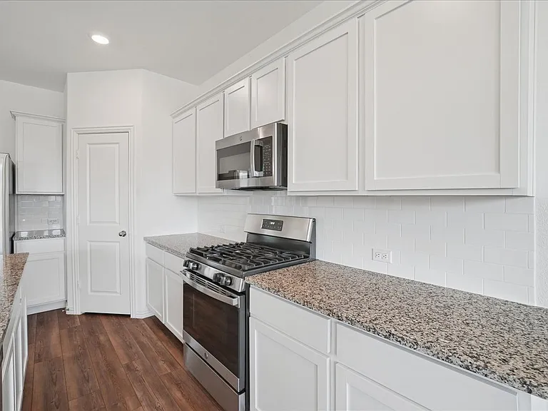 846 Sitwell Dr — Photo 8