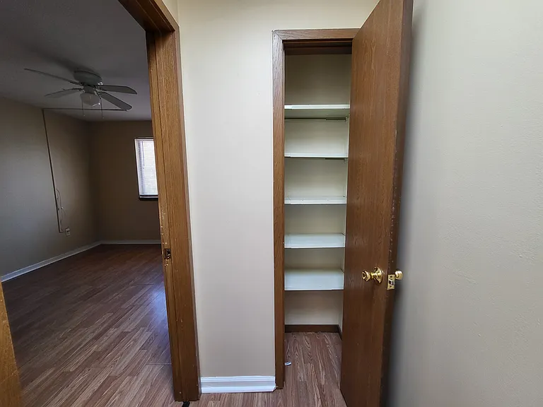 402 Tudor Ct — Photo 15