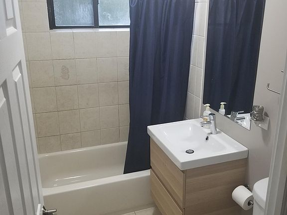 5th image of 2708 W Lunt Ave APT 305