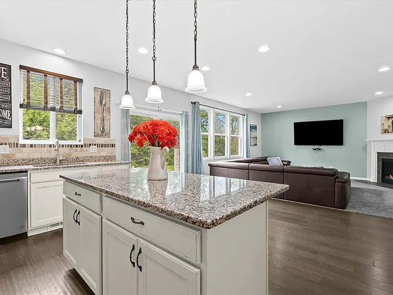 49645 Hartwick Dr — Photo 14