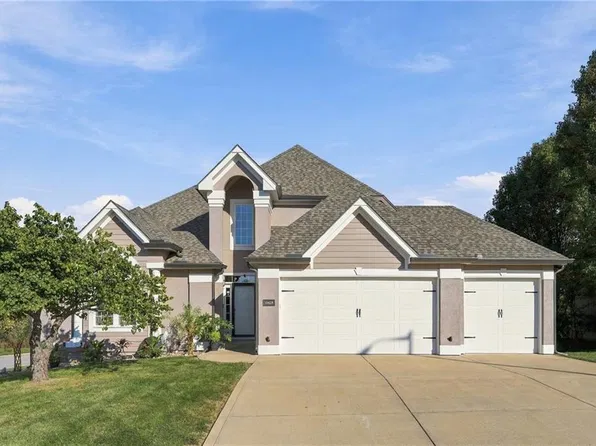 10429 N Lawn Ave, Kansas City, MO 64156