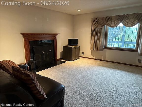 4th image of 968 Tyrrell Rd